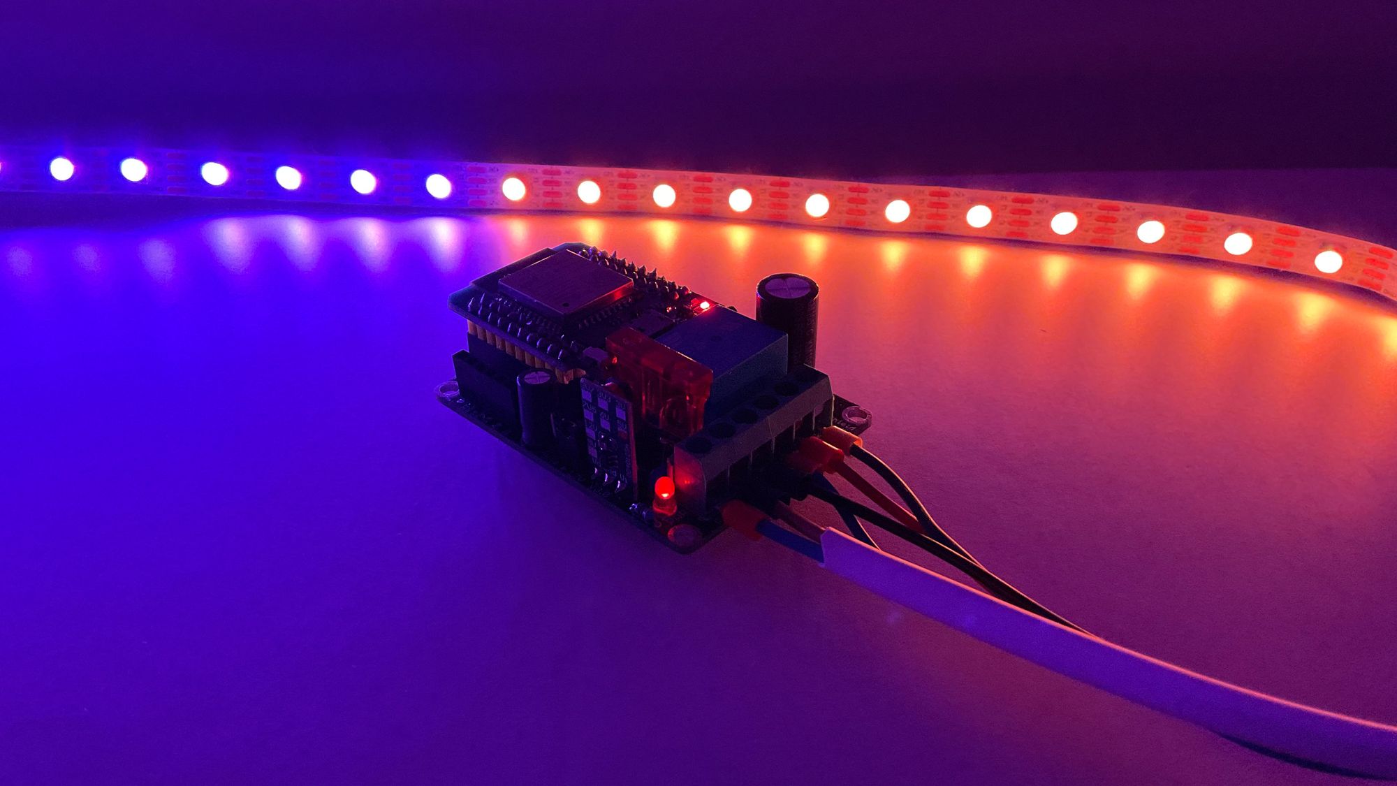 DIY Smart LED Strip: WS2815 LEDs, ESP32 Shield, and WLED